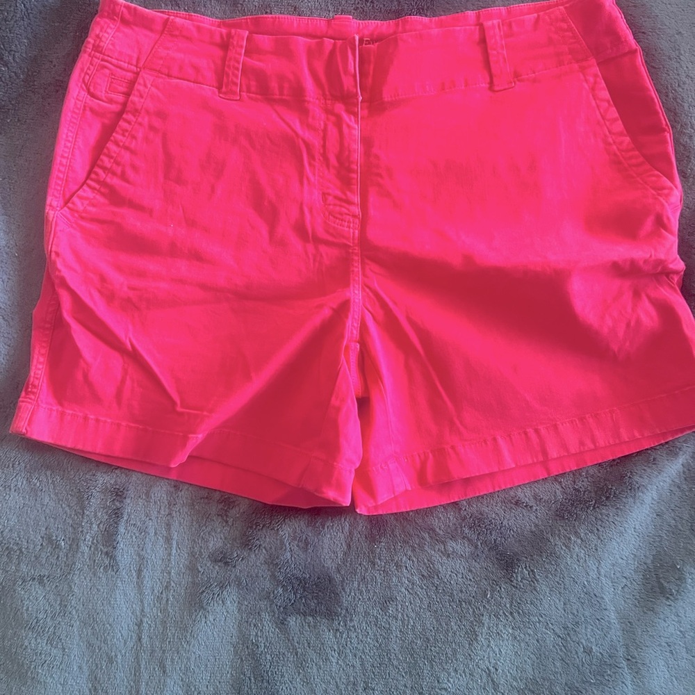 Vineyard Vines fuchsia 4 inch shorts